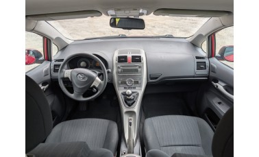 Toyota Auris 2.0 D4D Sol